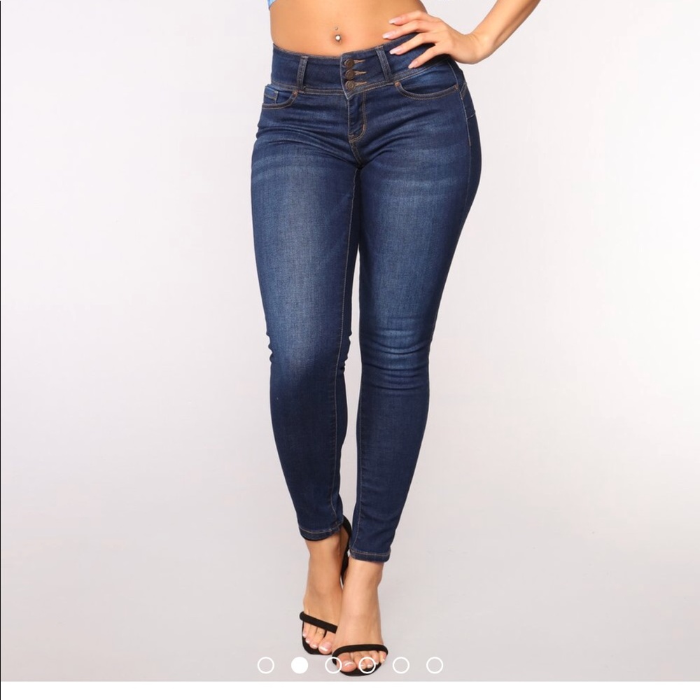 Fashion Nova butt shaping/enhancing jeans